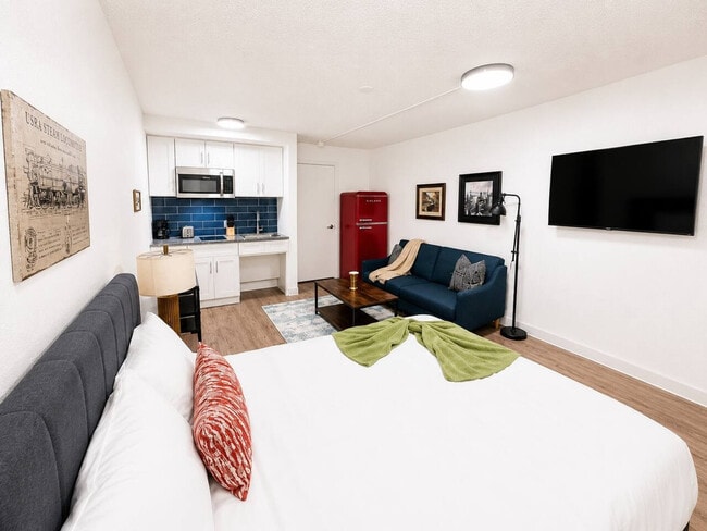 Building Photo - 824 Camino La Costa