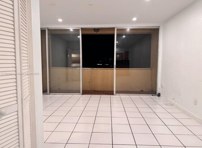 Building Photo - 1750 W 56th St