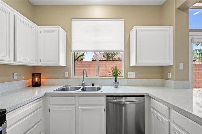 Building Photo - Stylish Single-Story 3-Bedroom Partially Furnished Home Designer Kitchen & Private Backyard Oasis