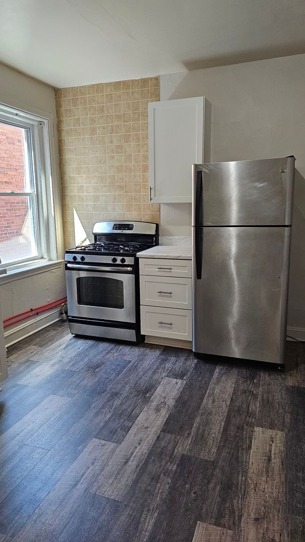 Building Photo - 322 S 43rd St