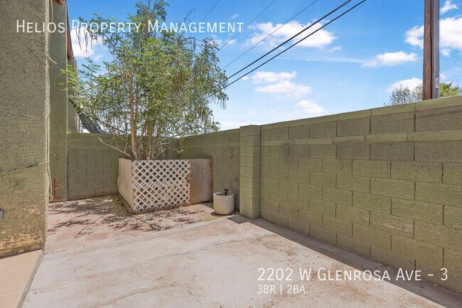 Building Photo - 2202 W Glenrosa Ave