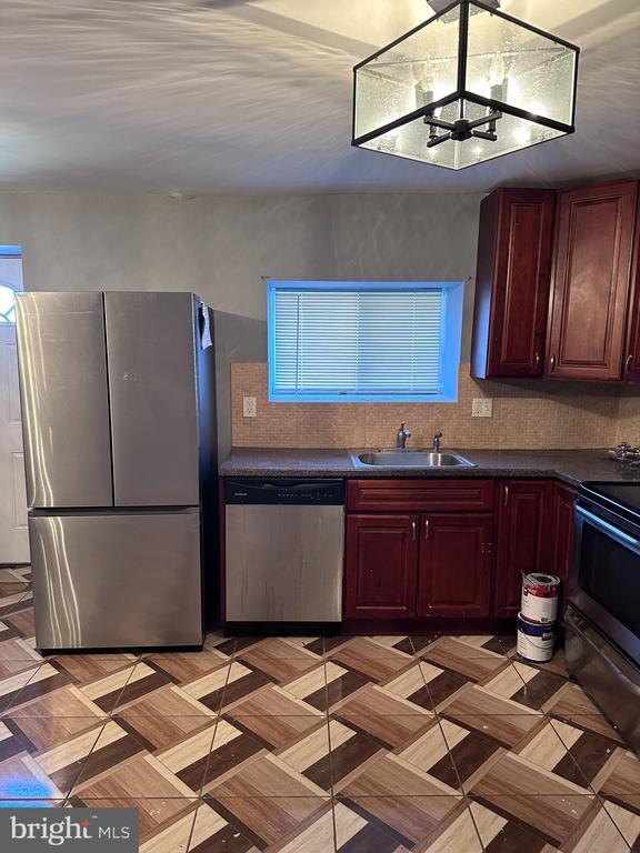 Building Photo - 7000 Forrest Ave