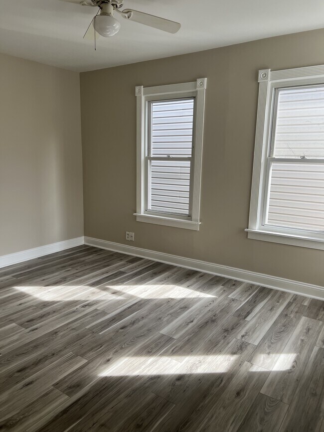 Building Photo - 230 Mercer St