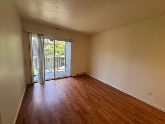 Building Photo - 480 North Wall Street-C101