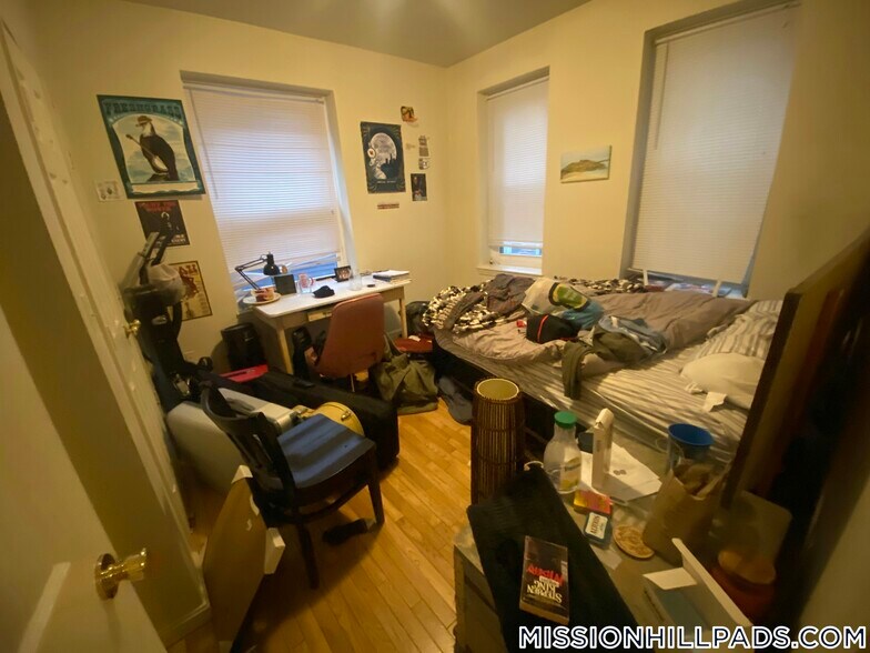 Building Photo - 1458 Tremont St