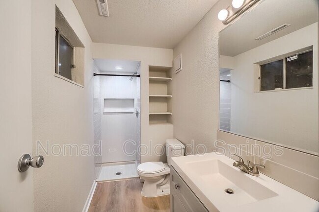 Building Photo - 3660 Brentwood Terrace