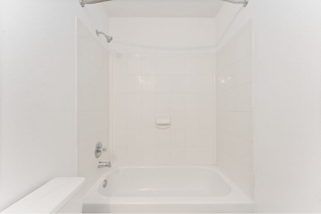 Building Photo - Stylish 3-Bedroom, 2-Bath in a Vibrant Spr...