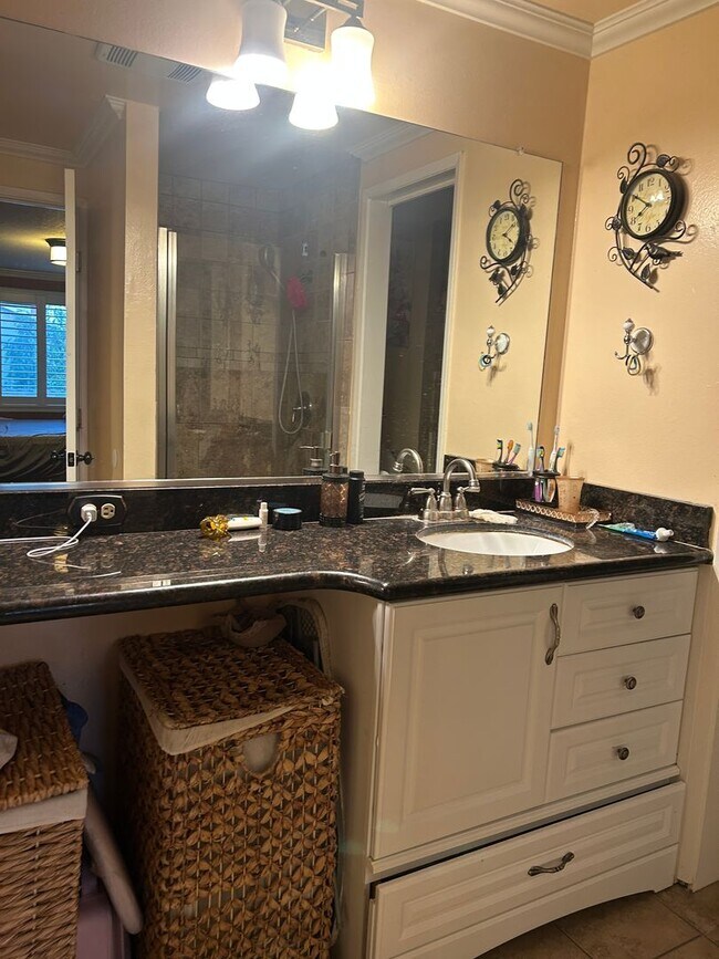 Building Photo - Spacious Home for Rent in Fountain Valley