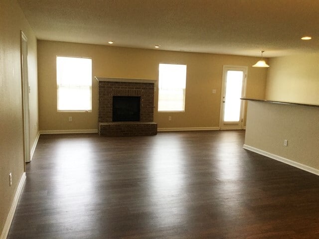 Building Photo - 4660 Amesbury Pl