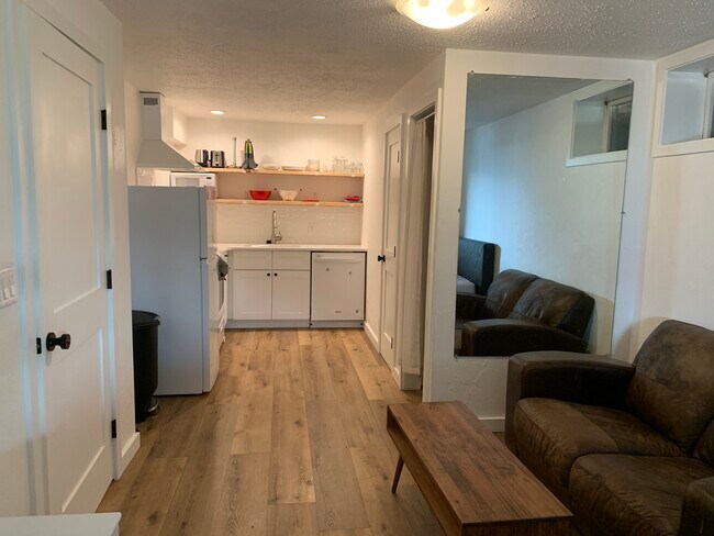 Building Photo - 168 Original Rd