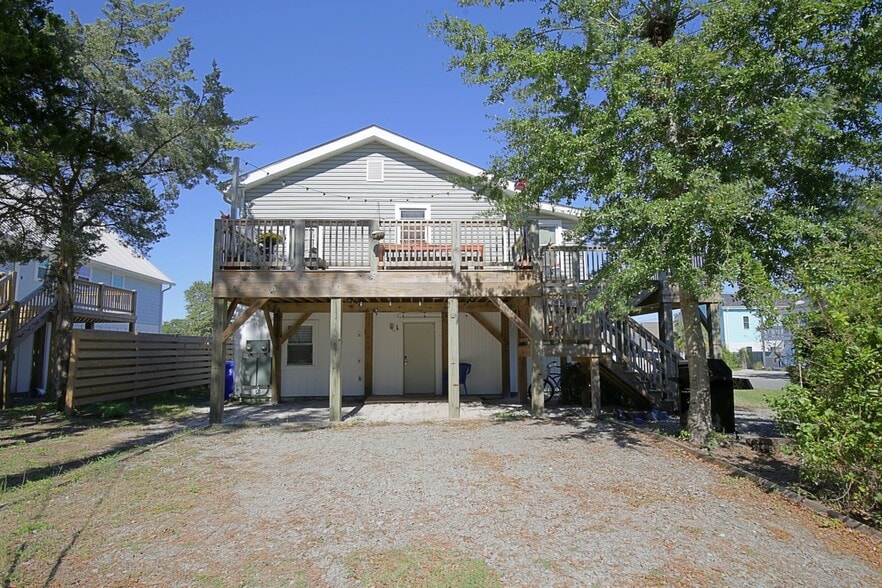 Building Photo - 1006 S 5th Street