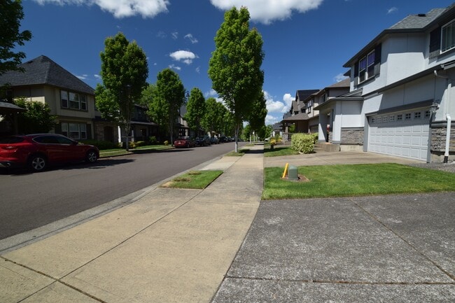 Building Photo - 402 NE 77th Ave