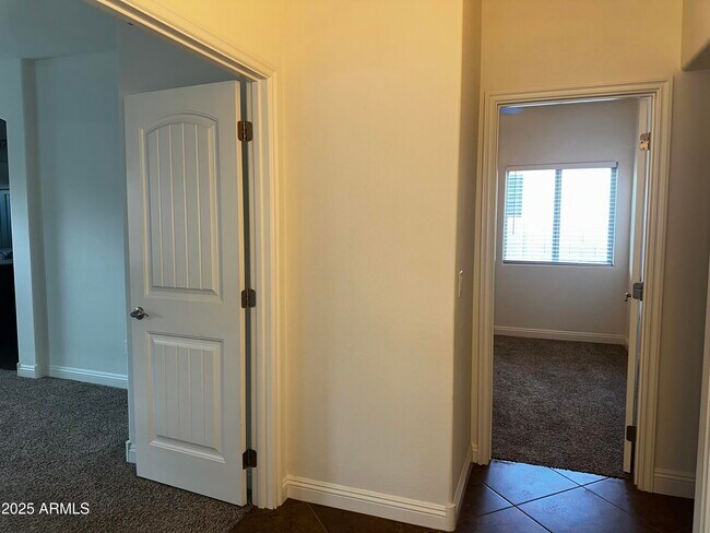 Building Photo - 1686 W Paisley Dr