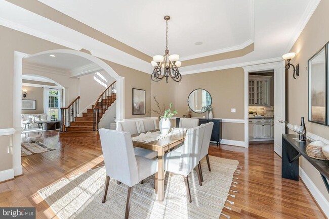 Building Photo - 829 Golden Arrow St