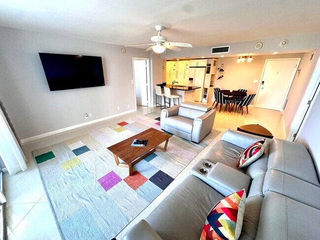 Building Photo - 1 Las Olas Cir