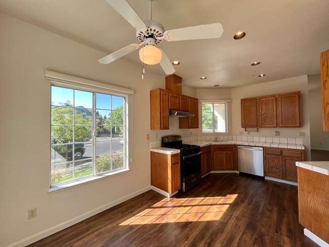 Building Photo - 3 Bedroom, 2 Bathroom Popular North Napa Rancho Las Flores Area