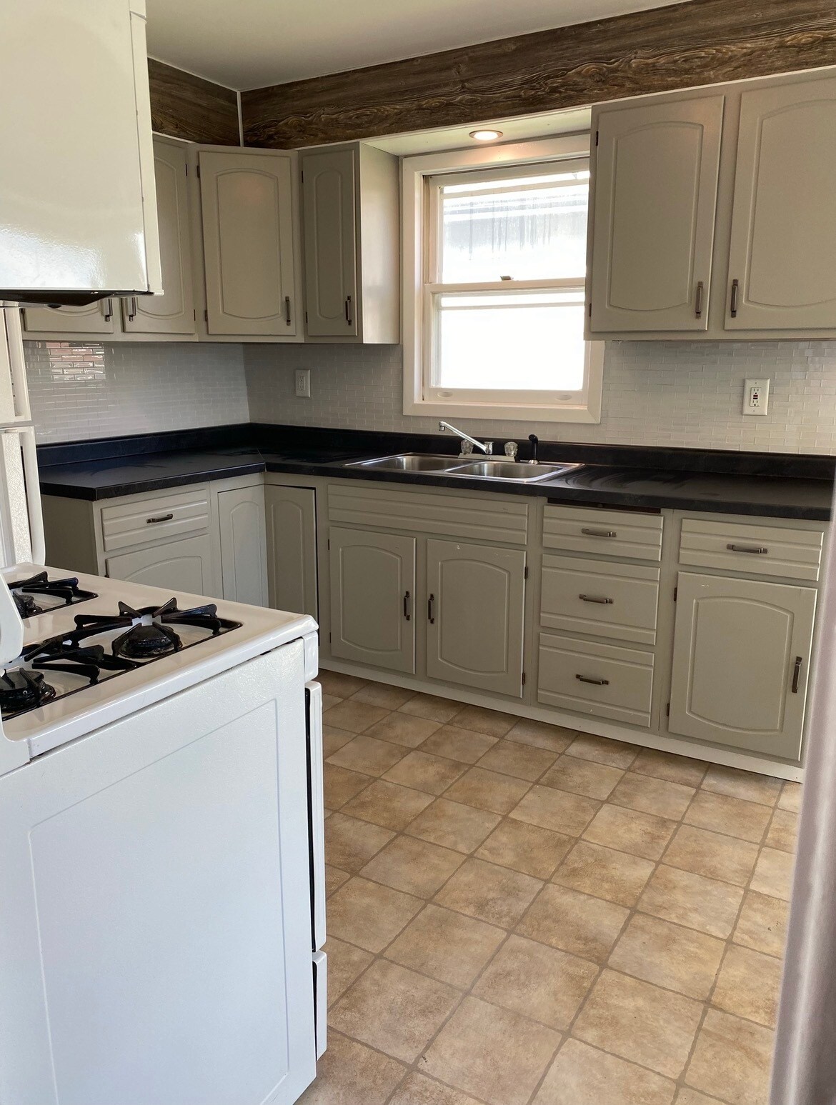 Building Photo - 3728 W 4th St