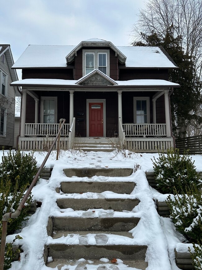 Building Photo - 610 S Green St