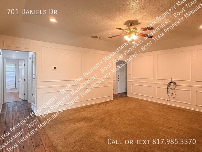 Building Photo - 701 Daniels Dr