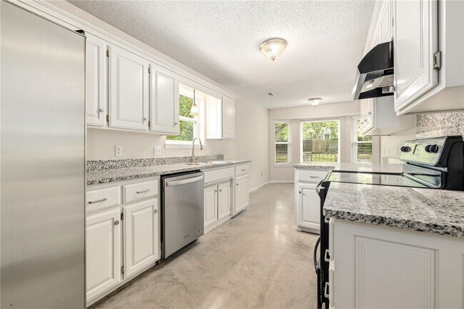 Building Photo - 2146 Loren Cir