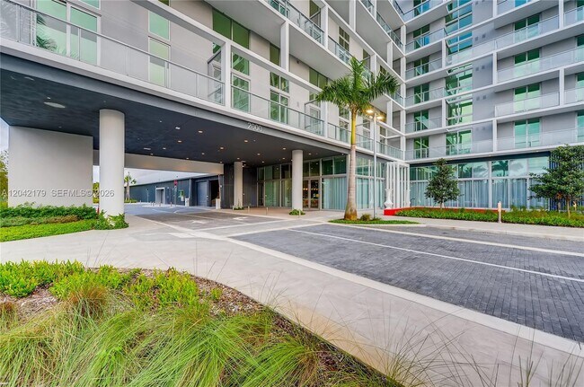 Building Photo - 2000 Metropica Wy