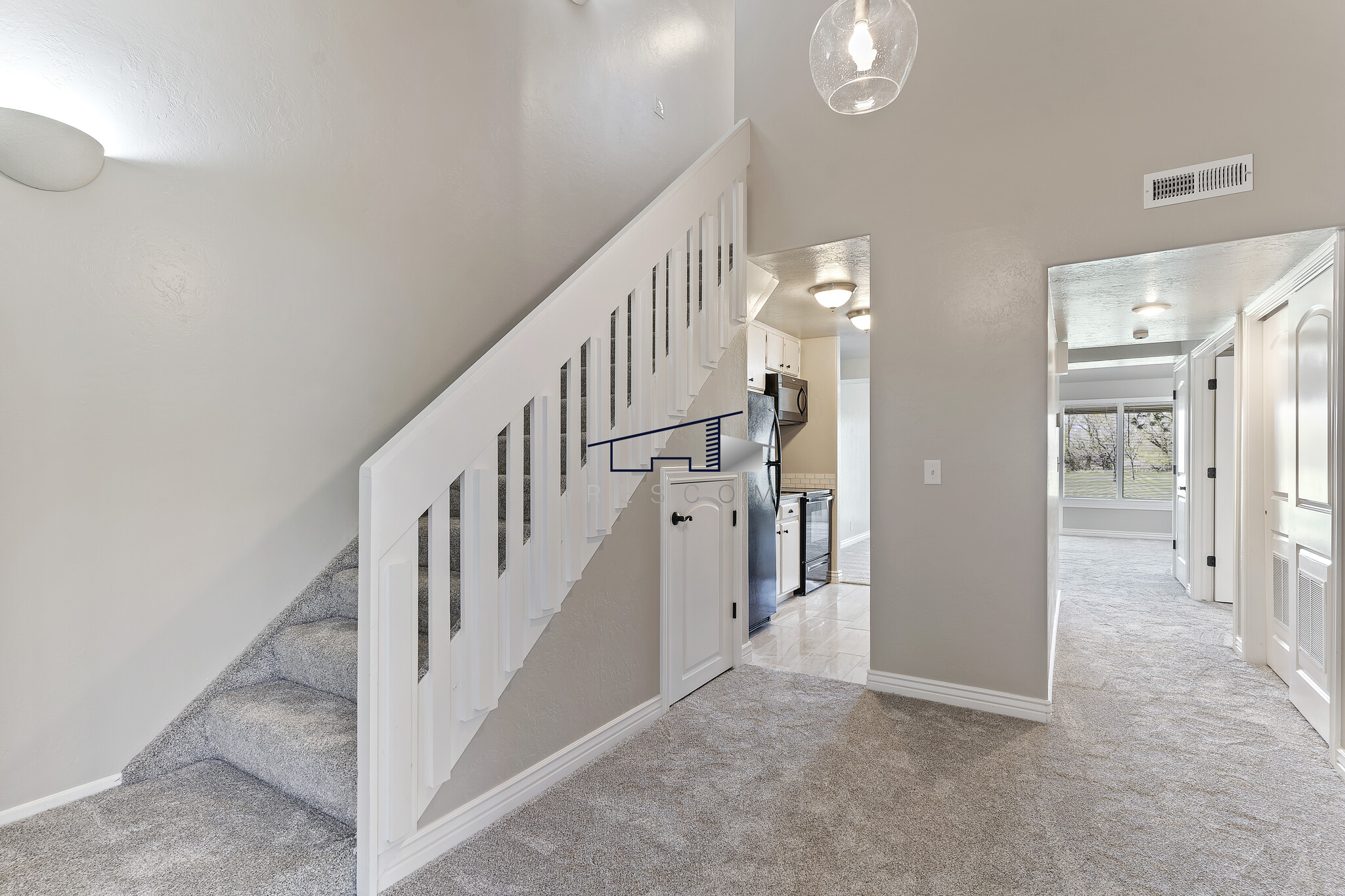 Building Photo - 26 White Barn Dr