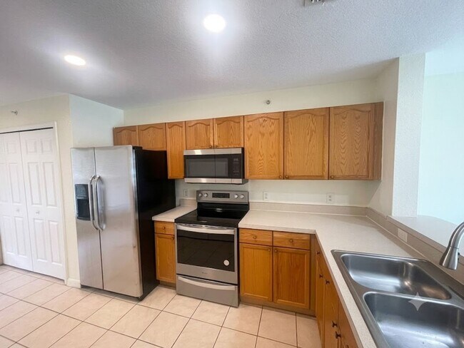Building Photo - 2607 Emerald Lake Ct