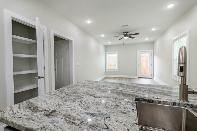 Building Photo - 102 Clearing Way