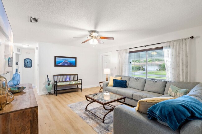 Building Photo - 6398 Woodland Blvd