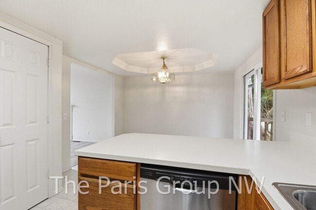 Building Photo - Spectacular Spacious 5BR Home in Sultan * Great Location * New Paint/Flooring/Appliances +++