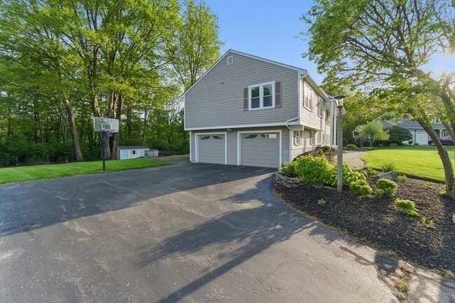 Building Photo - 121 Indian Meadow Dr