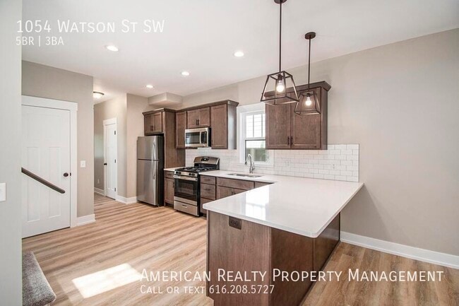 Building Photo - 1054 Watson St SW