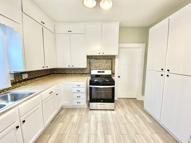 Building Photo - Historic Jenks Charm, Modern Updates