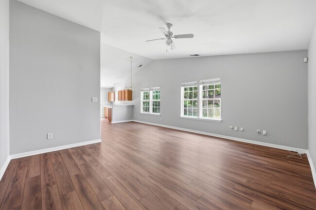 Building Photo - 2872 Oasis Ln