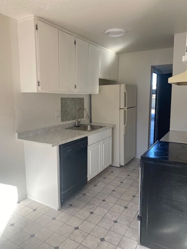 Primary Photo - Cute 1 bdrm, 1 bath downstairs condo