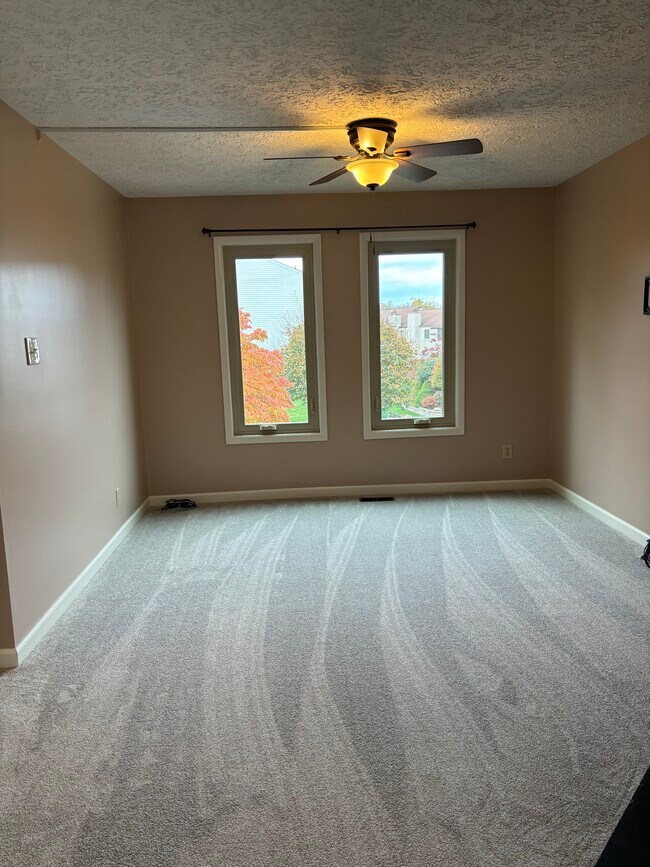 Livingroom, new carpet - 3193 Camberly Dr