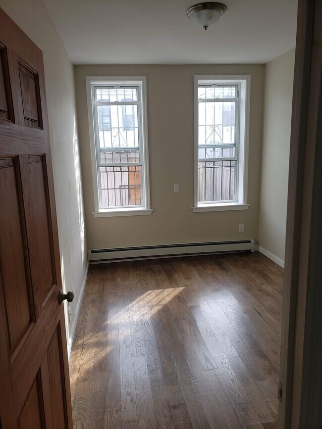 Building Photo - 836 48th St