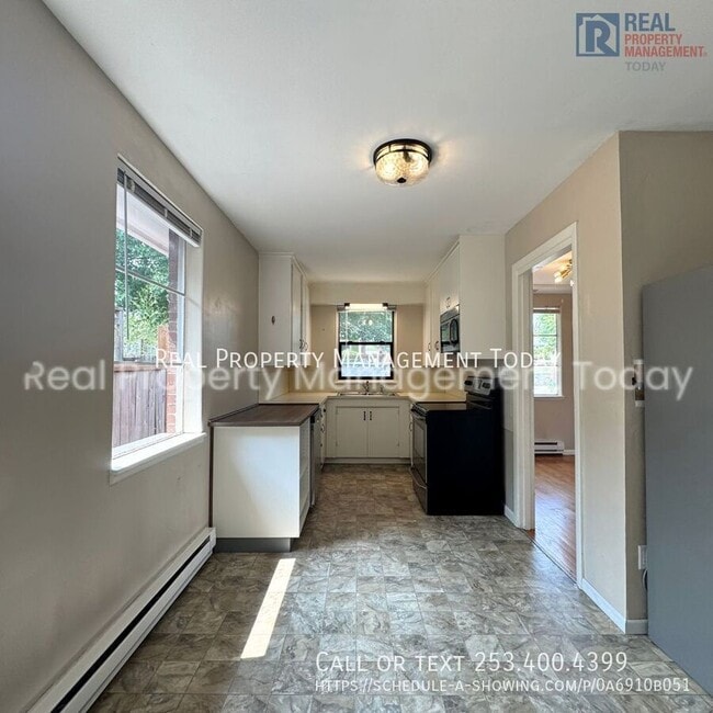 Building Photo - 3122 S 11th St