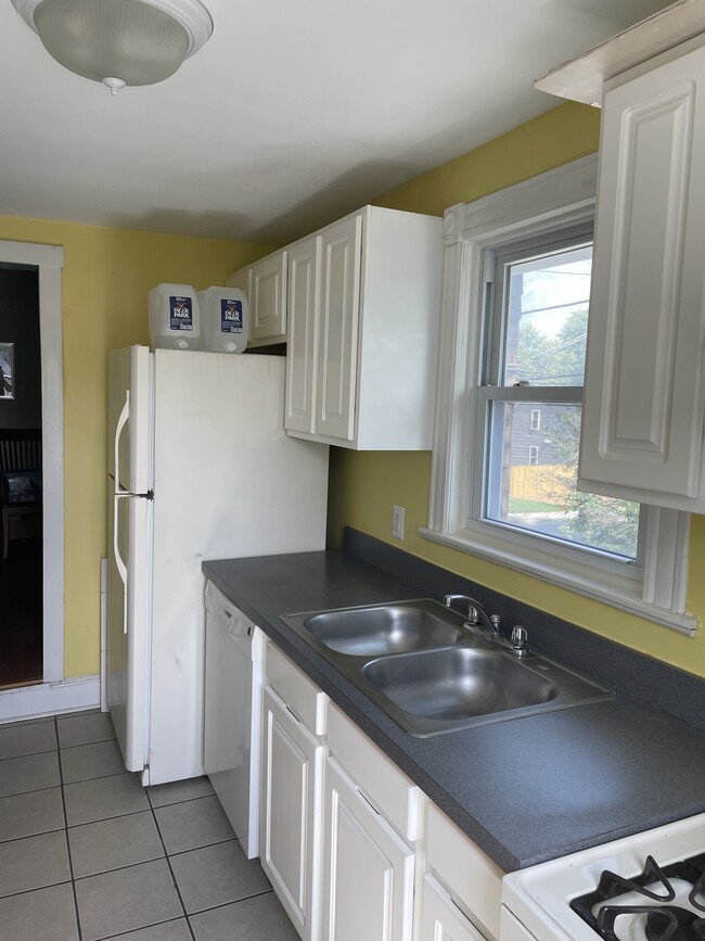 Kitchen - 42 Bloomsbury Ave