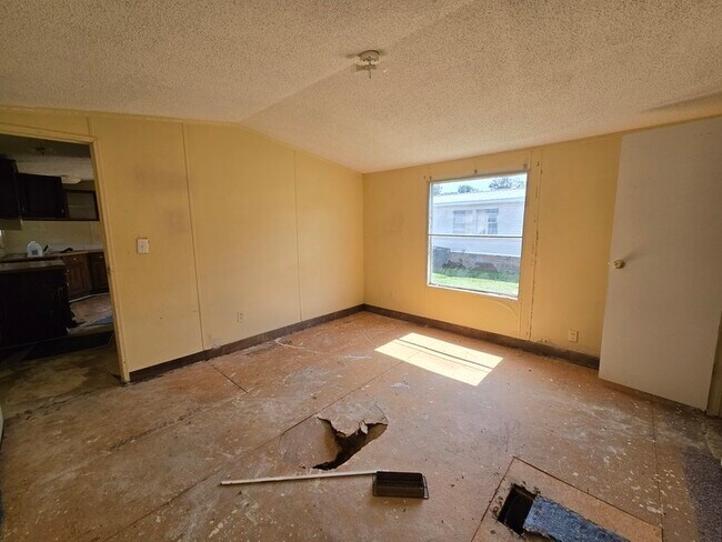 Building Photo - 2115 Cattail Cir