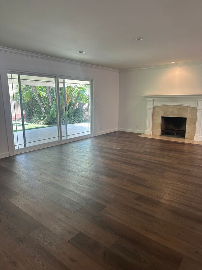 Building Photo - Well Maintained 3 Bedroom Home w/Solar