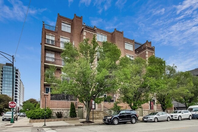 Building Photo - 814 W Hubbard St