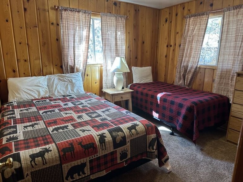 Building Photo - 237 E White Mountain Blvd