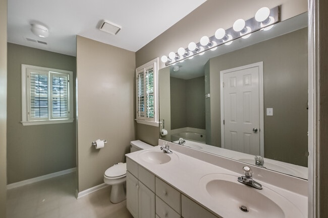 Building Photo - 1011 Willow Ridge Dr