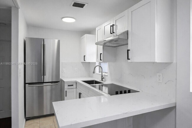 Building Photo - 1408 SW 19th Ter