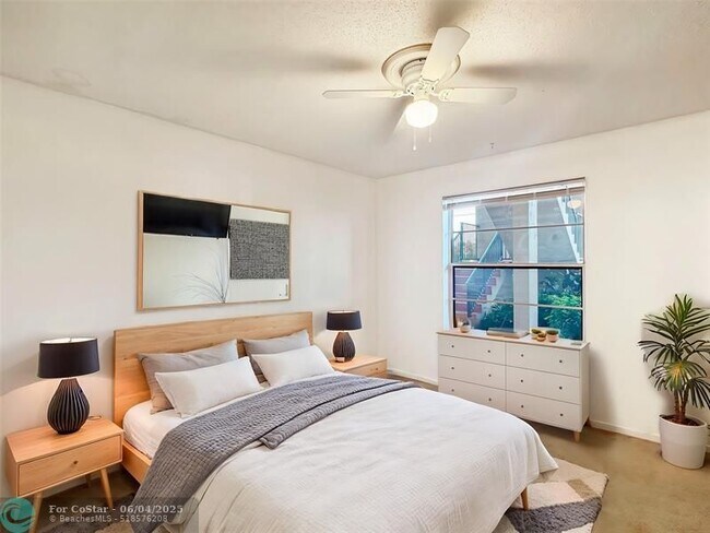 Building Photo - 6090 N Sabal Palm Blvd
