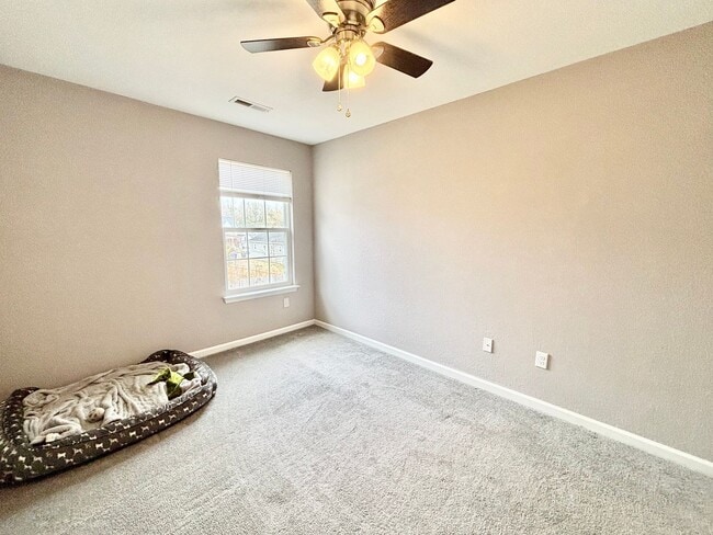 Building Photo - Gorgeous Open Concept 4 Bedroom Home in Portsmouth!