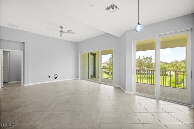 Building Photo - 12000 Santaluz Dr