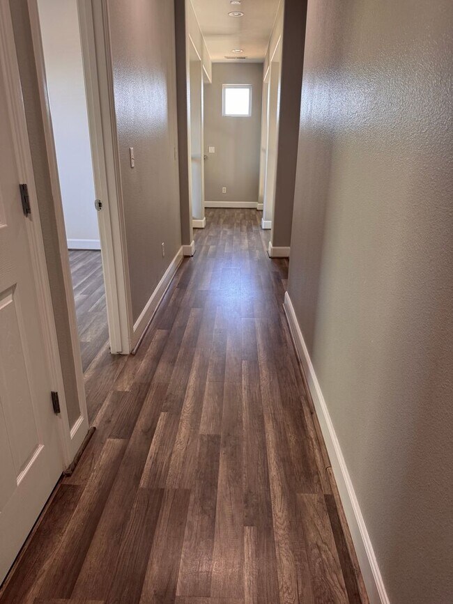 Building Photo - Beautiful single family home