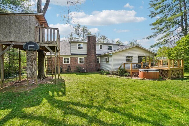 Building Photo - 710 Heatherwood Dr
